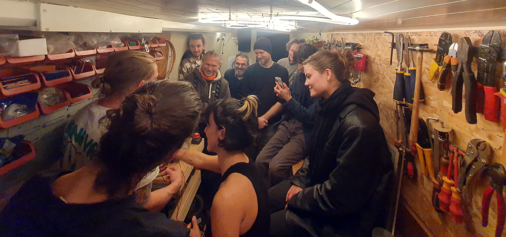 Boater Bonnie led beginner and intermediate electrics sessions.